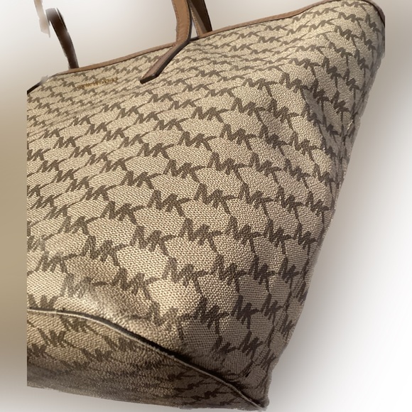 MICHAEL KORS EMRY JET SET SIGNATURE TOTE LEATHER TRIM LARGE ZIP TOTE - Picture 4 of 16